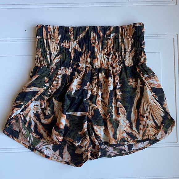 New Free People The Way Home Smocked Waist Running Athletic Shorts Floral Size S - Picture 4 of 9